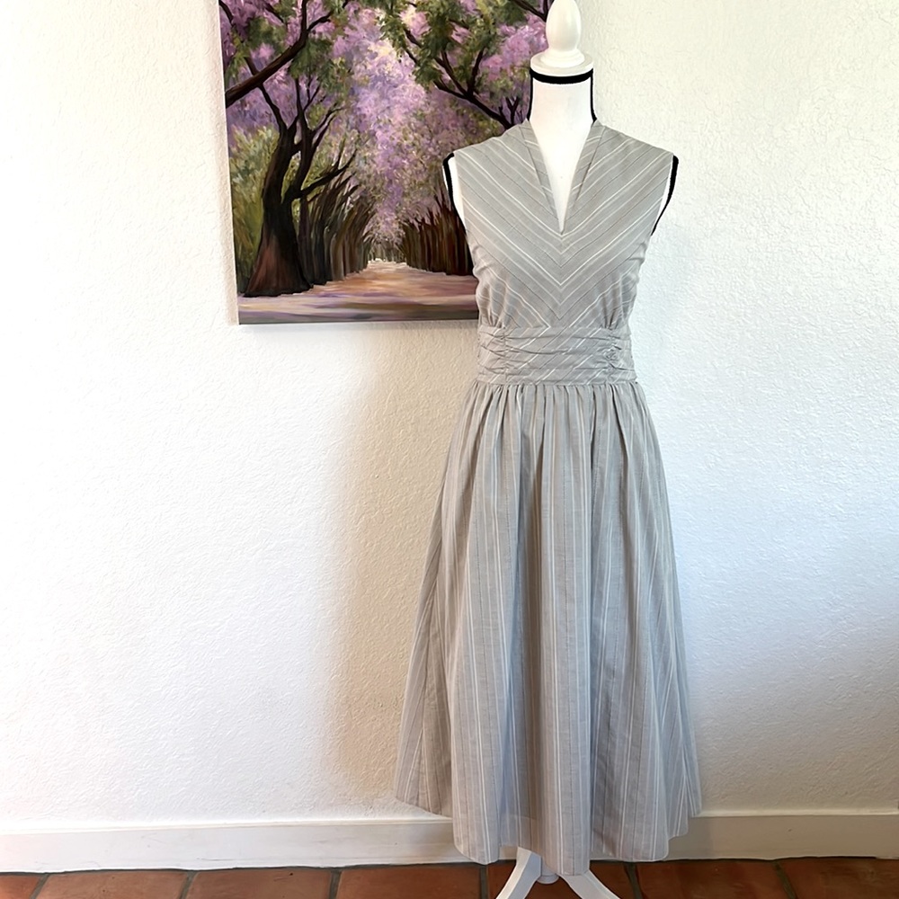 The Hopper VNeck Dress by Novis